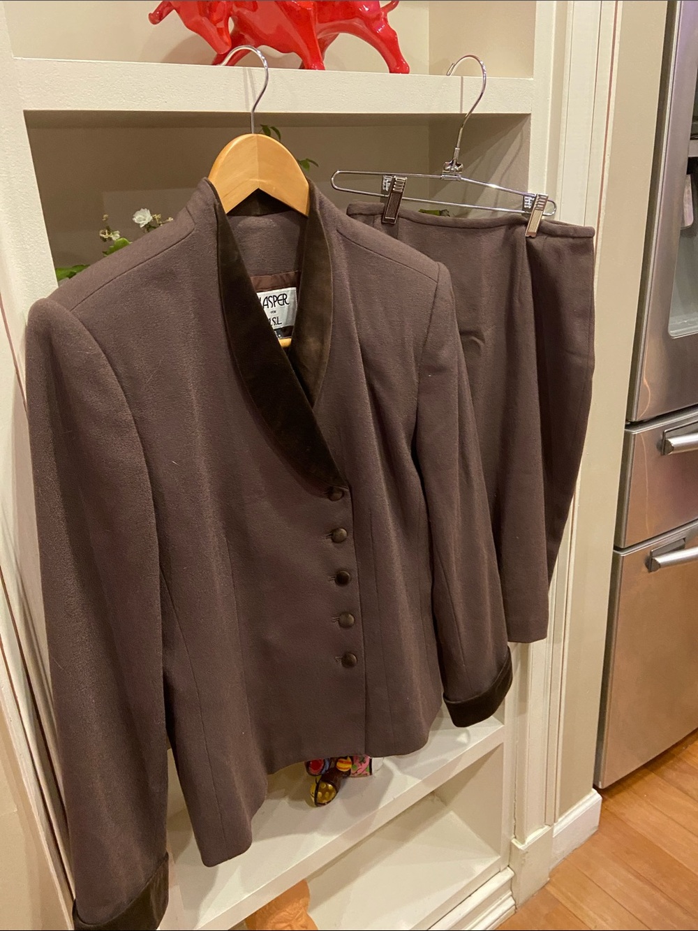 Chocolate Brown womens Two-Piece Blazer and skirt Suit 100% wool size 8